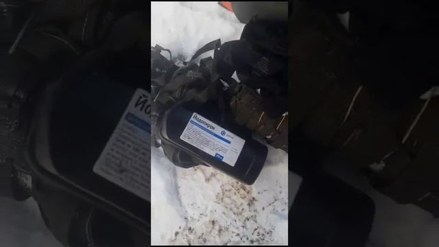 кто то выкинул гуманитарную помощь