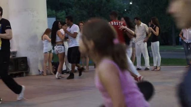 Выходные. Парк Горького. май 2014. смотреть онлайн