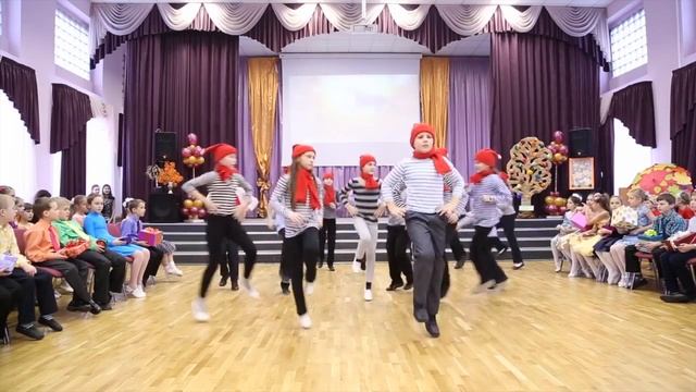 Прощание с осенью. Танец 4 "Б" Класс смотреть онлайн