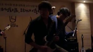 juncho (조준) - smoke on the water(Deep Purple) - 언밴(고려대학교 언론대학원 밴드) 2013-0628