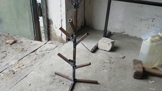 Каркас для елки или чем можно заняться в гараже перед НГ смотреть онлайн