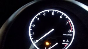 Toyota Camry 2018/Разведение суппортов с электронным ручным тормозом, для замены задних колодок.