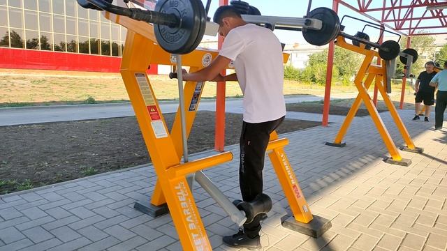НЕОБЫЧНЫЕ УЛИЧНЫЕ ТРЕНАЖЁРЫ В НЕОБЫЧНОМ ГОРОДЕ