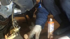 13. Задний тормозной суппорт sym maxsym 400i.