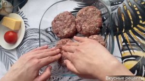 Сочные КОТЛЕТЫ в духовке с сыром и помидором Праздничный рецепт второго блюда #котлеты #фарш