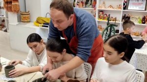 Учащиеся СОШ №45 изготовили гончарные изделия кружки. Фильм 12