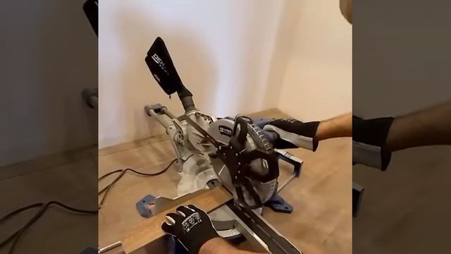 Монтаж напольного плинтуса. Секреты запила плинтуса.