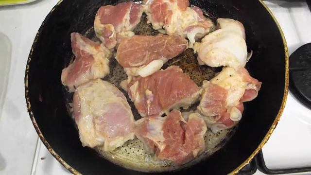Жареное мясо кусками.
