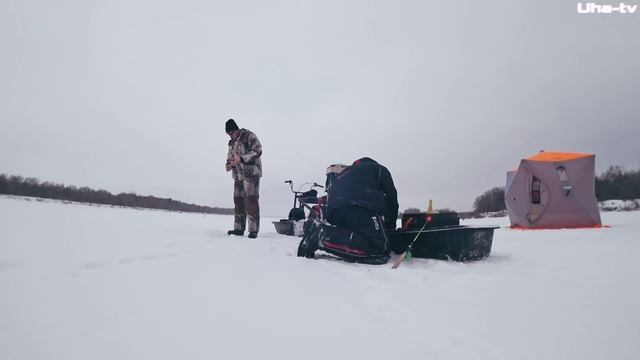 КЛАССНАЯ зимняя РЫБАЛКА! Едем с палаткой в ГЛУХОЕ место смотреть онлайн