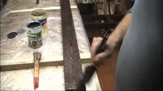 83. Нанесение краски пропитки. Скамейка садовая брашированная. смотреть онлайн