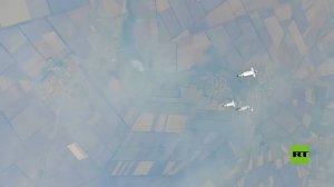 قاذفات سو-34 تسقط قنابل حائمة على مركبات مموهة تابعة للقوات الأوكرانية