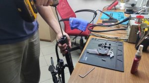Как убрать люфт в рулевой колонке KUGOO M4 PRO