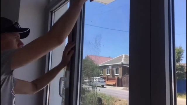 Монтаж оконной плёнки нано блю