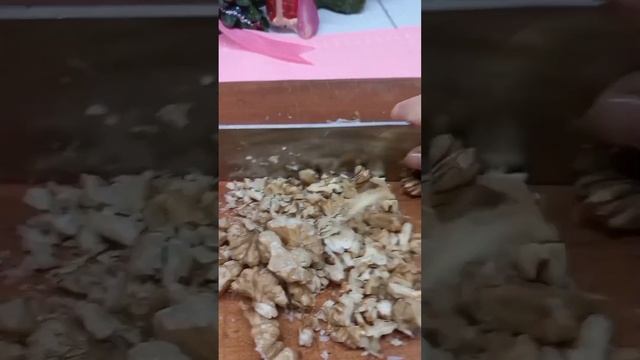 Очень вкусно? Баклажаны,чеснок,соль,орехи,майоне,масло для жарки. смотреть онлайн