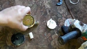 Сломался счётчик воды решил разобрать его посмотреть что внутри него.