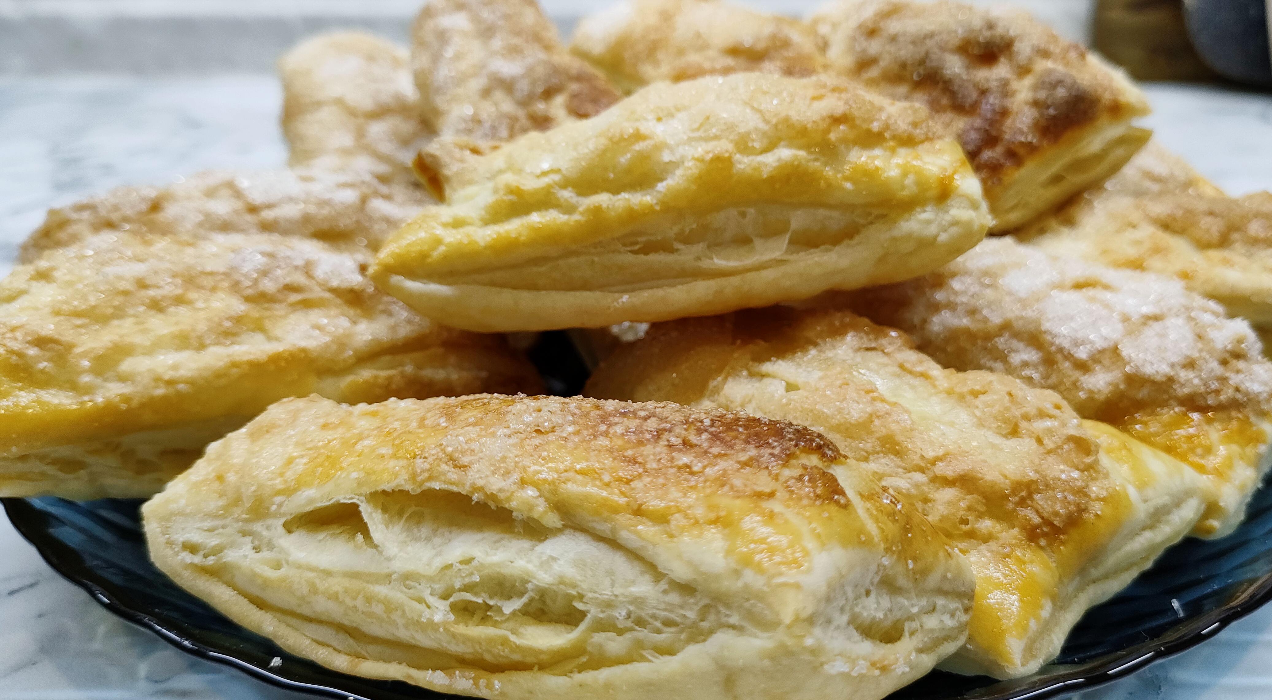 Невероятно вкусно, просто, недорого! Языки из слоеного теста с сахаром можно приготовить за 10 минут