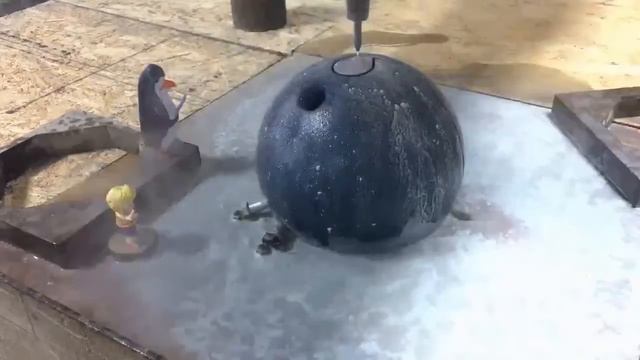 Потрясающая сила маленькой струйки воды vs iPhone 6 [Краш Тест] смотреть онлайн