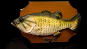 Gemmy Billy Bass  Animatronic Fish Singing "Don't Worry be happy.wmv