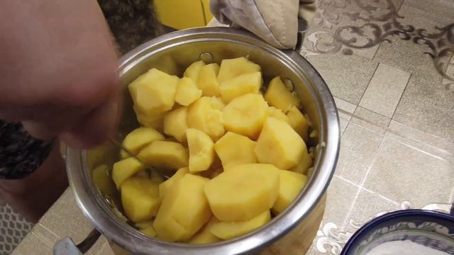 ГУЛЯШ ИЗ СВИНИНЫ С ПОДЛИВКОЙ. ВКУСНО КАК В ДЕТСТВЕ!
