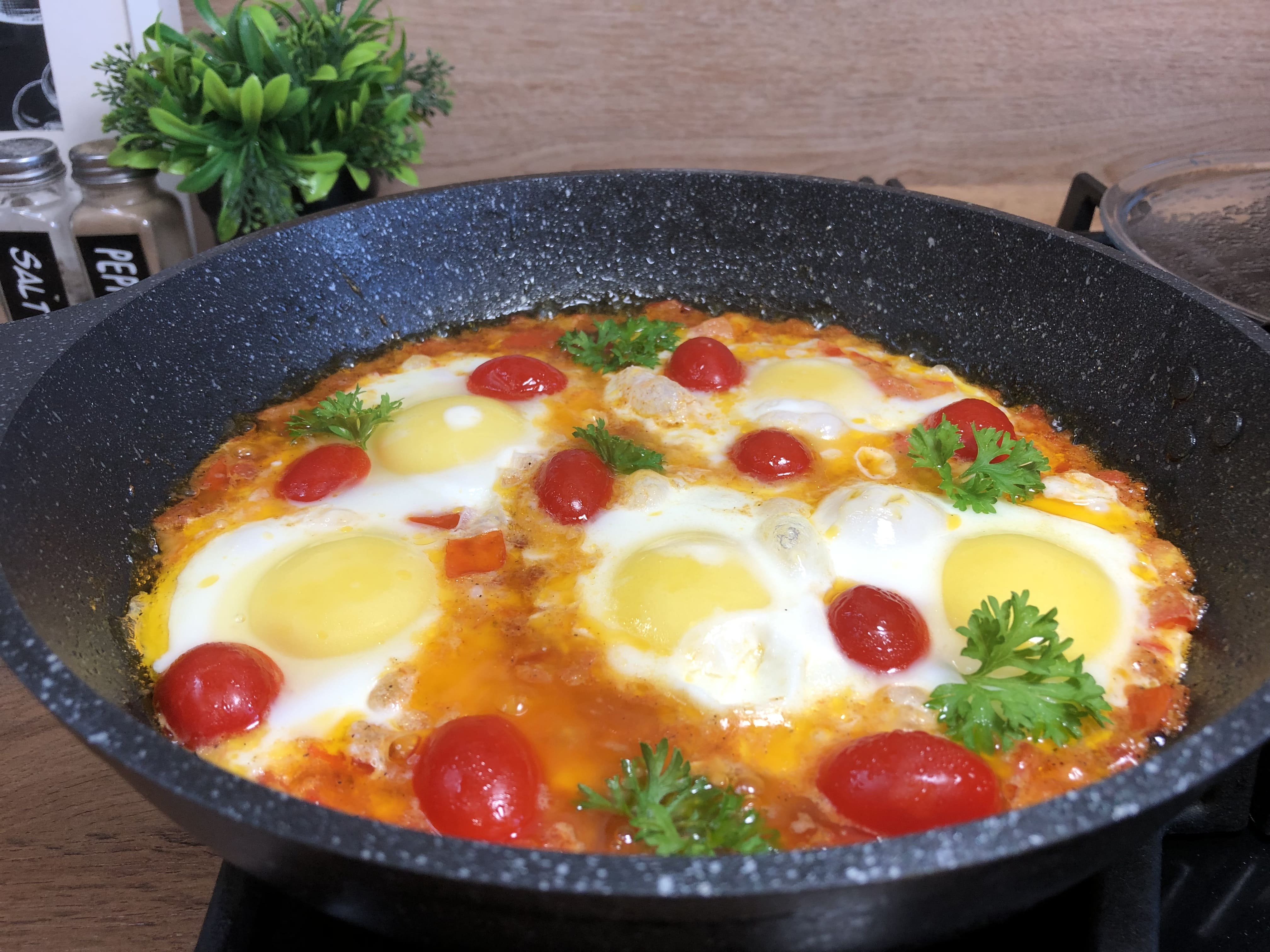 Самая вкусная яичница с помидорами | как приготовить яичницу с помидорами | рецепты просто