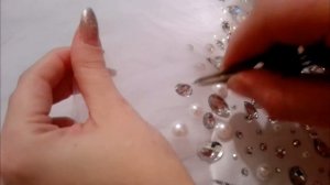 Оформление свадебного платья. Ручная работа. Стразы, бусины и другой декор.