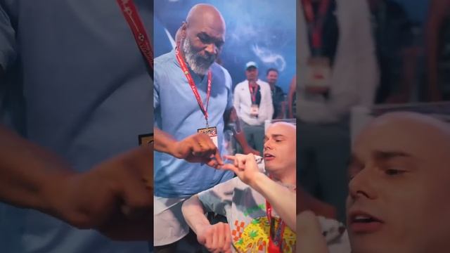 @miketyson знает толк в лечении??????/Лас-Вегас, Невада ("Planet 13 dispensary")??? смотреть онлайн