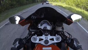 Yamaha R1 vs Honda CBR1000RR - Top speed 299 kmh on the highway.mp4