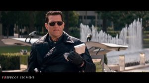 Саймон Феникс нОгебает стражей порядка / Разрушитель