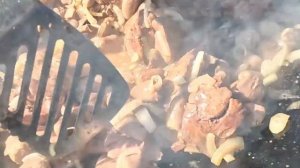 Куриные сердечки и печень в садже