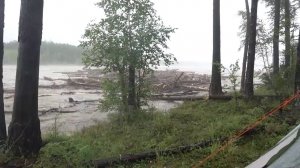 Река Мая Удская уровень воды плюс 4,5 метра.