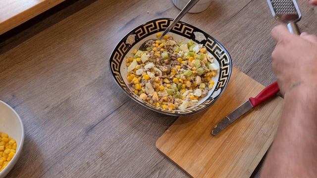 Когда вижу баночку ШПРОТ, делаю этот быстрый салат! Секрет удивительного вкуса.