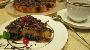 ШАРЛОТКА С ЧЕРНОСЛИВОМ НА ПРАЗДНИК И К ЧАЮ.