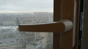 Продувает алюминиевое окно? Как устранить?