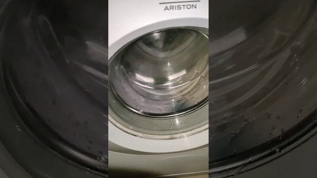 Hotpoint-indesit WIL 105 - spin 900 rpm (old video)