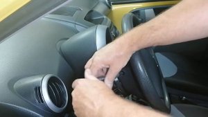 Peugeot 107,Toyota i-go, Citroen C1, AirBag Remove