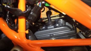 KTM DUKE 390, первый запуск после регулировки клапанов.