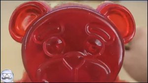 ЖЕЛЕЙНЫЙ МЕДВЕДЬ ВАЛЕРА И КОНФЕТЫ ИЗ КОКА КОЛЫ