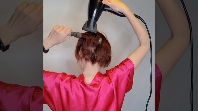 КАК ВЫПРЯМИТЬ СМЯТЫЕ ВОЛОСЫ ПОСЛЕ СНА/ Как выгладить заломы на волосах смотреть онлайн