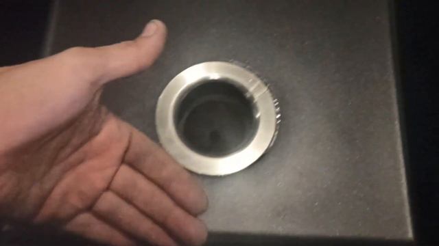 Может ли кухонный измельчитель отрезать пальцы?