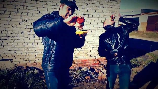 На что готов мужик ради 300 рублей / 3 пачки лапши , острая аджика и лук смотреть онлайн