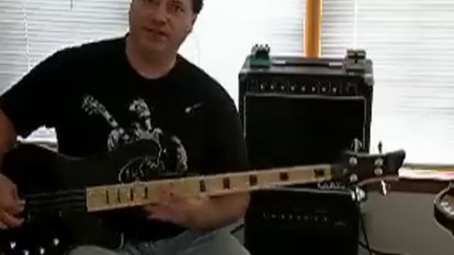 Schecter 004 Bass смотреть онлайн