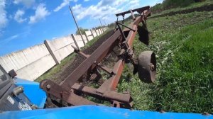 МТЗ 82.1, пашем огороды.