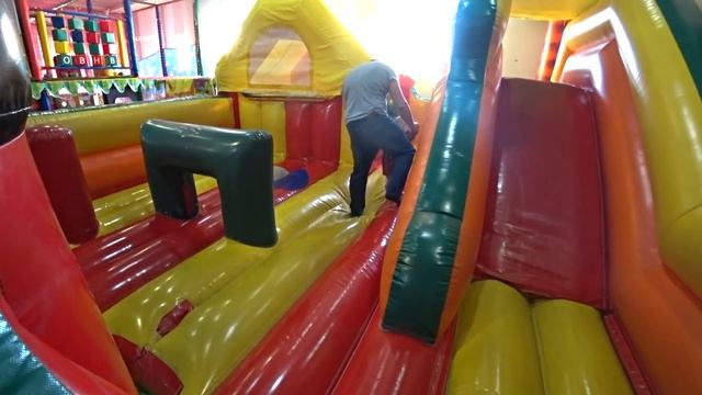 Как развлекаются люди живущие на хуторе смотреть онлайн