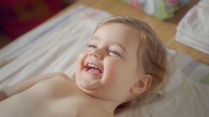 Deniz Arna ve Burcu Tuna'nın Sesinden Sleepy Bebek Bezi Reklamı