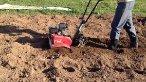 Как завести культиватор и обрабатывать им землю