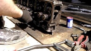 Снятие и установка маслосъёмных колпачков на двигателе ТД 27