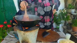 İtalyan-Spagetti Boloneze, Bağ Güllərindən Yabani Çiyələkli Çay