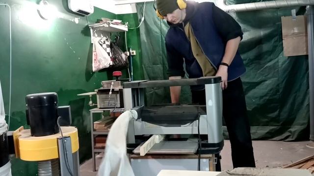 Столярные работы,процессы деревообработки (Рейсмусование),изготовление табуретов.