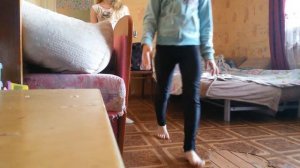 Учимся делать переворот назад вперед 😊😊😊☺☺☺😂😂😂😂