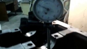 Проверка посадочных мест коренных крышек.